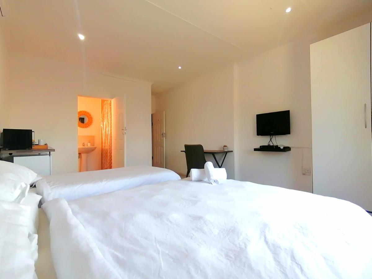 Cosmo Sleepover Roodepoort Ngoại thất bức ảnh