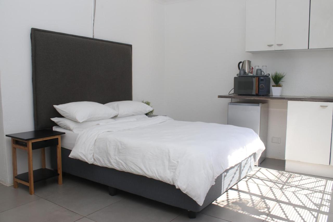 Cosmo Sleepover Roodepoort Ngoại thất bức ảnh