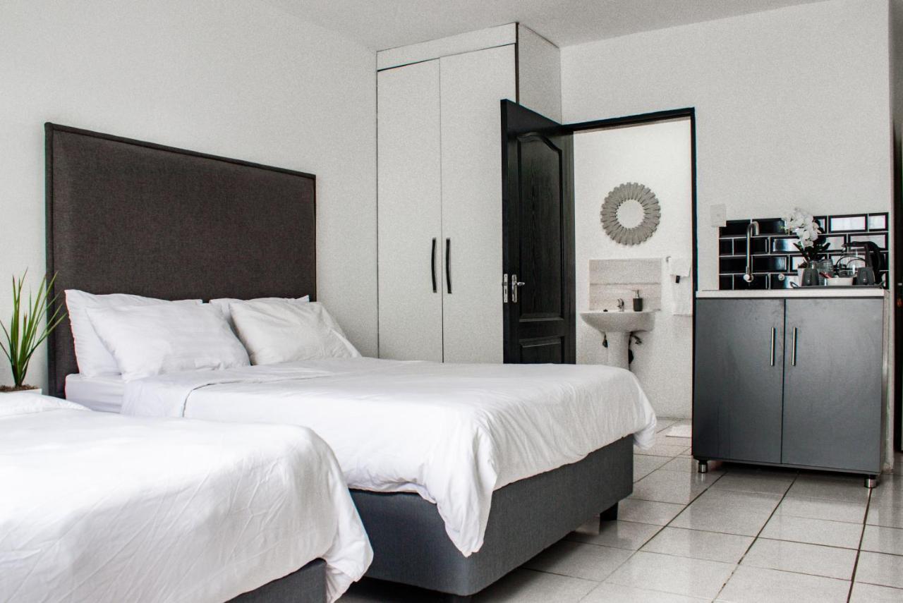 Cosmo Sleepover Roodepoort Ngoại thất bức ảnh