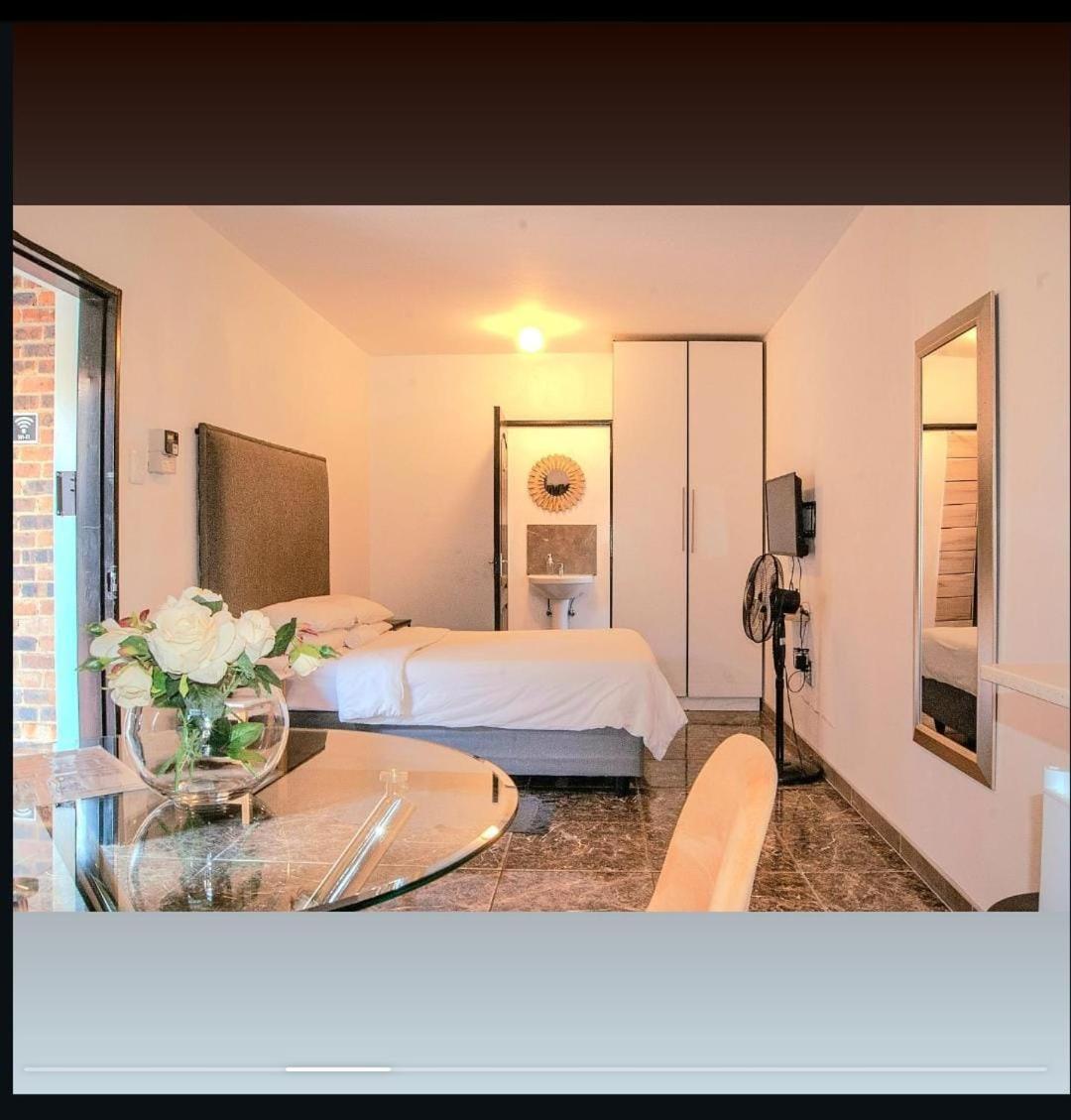 Cosmo Sleepover Roodepoort Ngoại thất bức ảnh